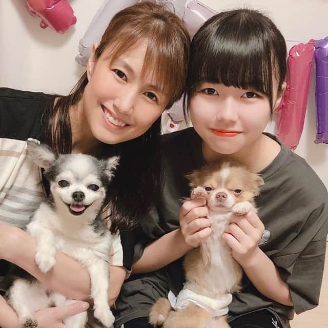 渡邊水希さんのインスタグラム写真 - (渡邊水希Instagram)「HAPPY BIRTHDAY LOVE FAMILY 👨‍👩‍👧🎂🌻🎁 LOVE ANJEL👸🎂🌻🎁🎀 もう18年位のlovefamily❤️❤️❤️ 結衣ちゃんが産まれる前から気がつけば結衣ちゃんは今お受験モードの歳になっちゃった🧡🧡🧡🌻🌻🌻 月日が経つのは本当に早いよー🥺💛💛💛 #時が経つのが早すぎる #一生ラブ  #産まれてきてくれてありがとう  #最近はないけど時々結衣と姉妹喧嘩するしすぐ仲直りするし #私にとって大切な家族のような存在 #lovemyfamily #時には母時には姉時には妹 #結衣ちゃんから学ぶこと沢山 #中学生活が楽しすぎるみたいで私は幸せ #大人だからとか子供だからとかじゃなくこれからも一緒に成長していこうね #リアルbirthday一緒にお祝いできて幸せでした #おうち時間 #stayhome  #お家お誕生日 #サプライズ #大成功 写真には手巻き寿司しか載せてないけど結衣ママのお料理は何時も最強本当になんでも出来ないことがないというくらい素晴らしい妙姉(mama) #写真整理で見つけた結衣ちゃん8歳の時の可愛すぎるBDの写真はおまけだよ 8本のローソクを一生懸命消してる結衣 #結衣ちゃんが心優しい子に育ってくれて👨‍👩‍👧本当に幸せ #これからも沢山の人に愛される結衣ちゃんでいてね #来年もまたお祝いしようね  #ブリとちーちゃんもね #veryfamous  #tiktoker #youtuber  #結衣ちゃん誕生日おめでとう  #結衣ちゃんねる  #かずゆい #かずゆいチャンネル #リバスク」6月17日 4時14分 - mizuki__watanabe