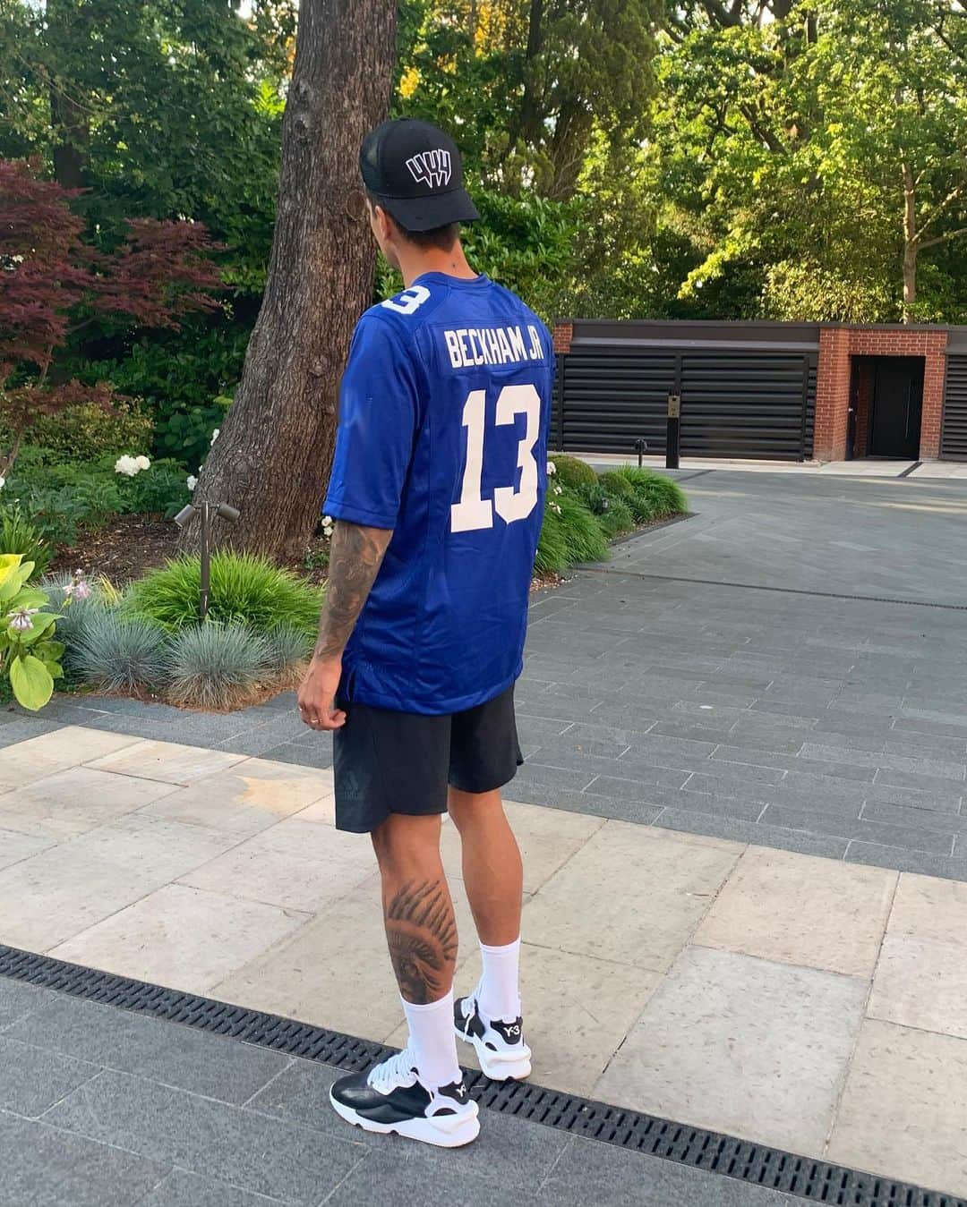 エリク・ラメラさんのインスタグラム写真 - (エリク・ラメラInstagram)「I still have it crack 🏈🏈🔥🔥😎😎 I need the new one now 😜 @obj」6月17日 4時31分 - eriklamela