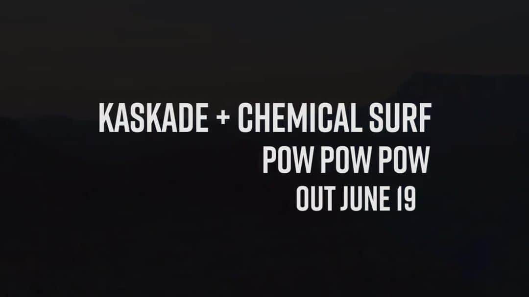 カスケイドのインスタグラム：「My new song with @ChemicalSurf ⁠ 💥POW💥POW💥POW💥⁠ Out this Friday 06.19⁠ ⁠ https://kaskade.ffm.to/powpowpow⁠ (link in bio)⁠ ⁠ Tested it out on the trees, flowers and sand in the Grand Canyon and they went wild for it.」