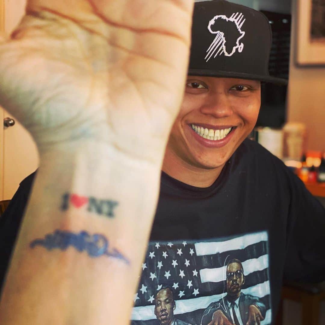 ナディア・ダジャニさんのインスタグラム写真 - (ナディア・ダジャニInstagram)「Thank you to @nyetatts for my fresh new #ME62 tat! I held Eric as a baby and now he immortalized Geeby on my body. Eric IS THE BEST!! Hit him up for all your tat needs! #graffiti #graffitiart #tattoo #blackownedbusiness」6月17日 4時26分 - caughtoffbase