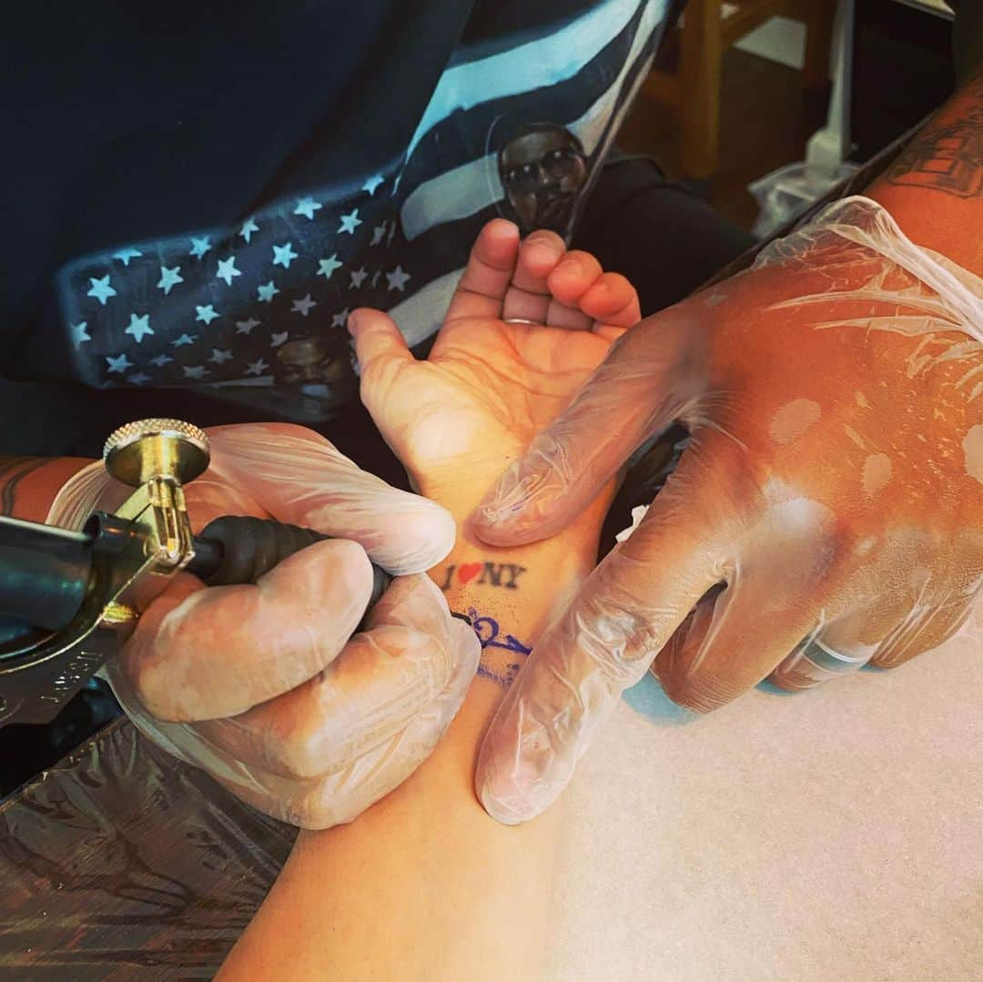 ナディア・ダジャニさんのインスタグラム写真 - (ナディア・ダジャニInstagram)「Thank you to @nyetatts for my fresh new #ME62 tat! I held Eric as a baby and now he immortalized Geeby on my body. Eric IS THE BEST!! Hit him up for all your tat needs! #graffiti #graffitiart #tattoo #blackownedbusiness」6月17日 4時26分 - caughtoffbase