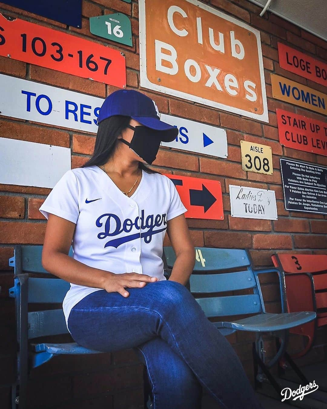 Los Angeles Dodgersさんのインスタグラム写真 - (Los Angeles DodgersInstagram)「Need a last minute Father’s Day gift? Check out @dodgerstopofthepark for all your Dodger merch. Curbside pickup or shipping available.」6月17日 4時26分 - dodgers