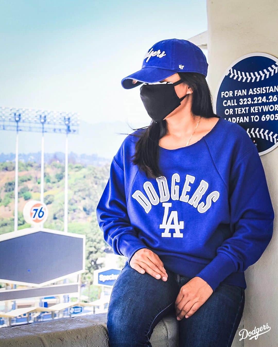 Los Angeles Dodgersさんのインスタグラム写真 - (Los Angeles DodgersInstagram)「Need a last minute Father’s Day gift? Check out @dodgerstopofthepark for all your Dodger merch. Curbside pickup or shipping available.」6月17日 4時26分 - dodgers