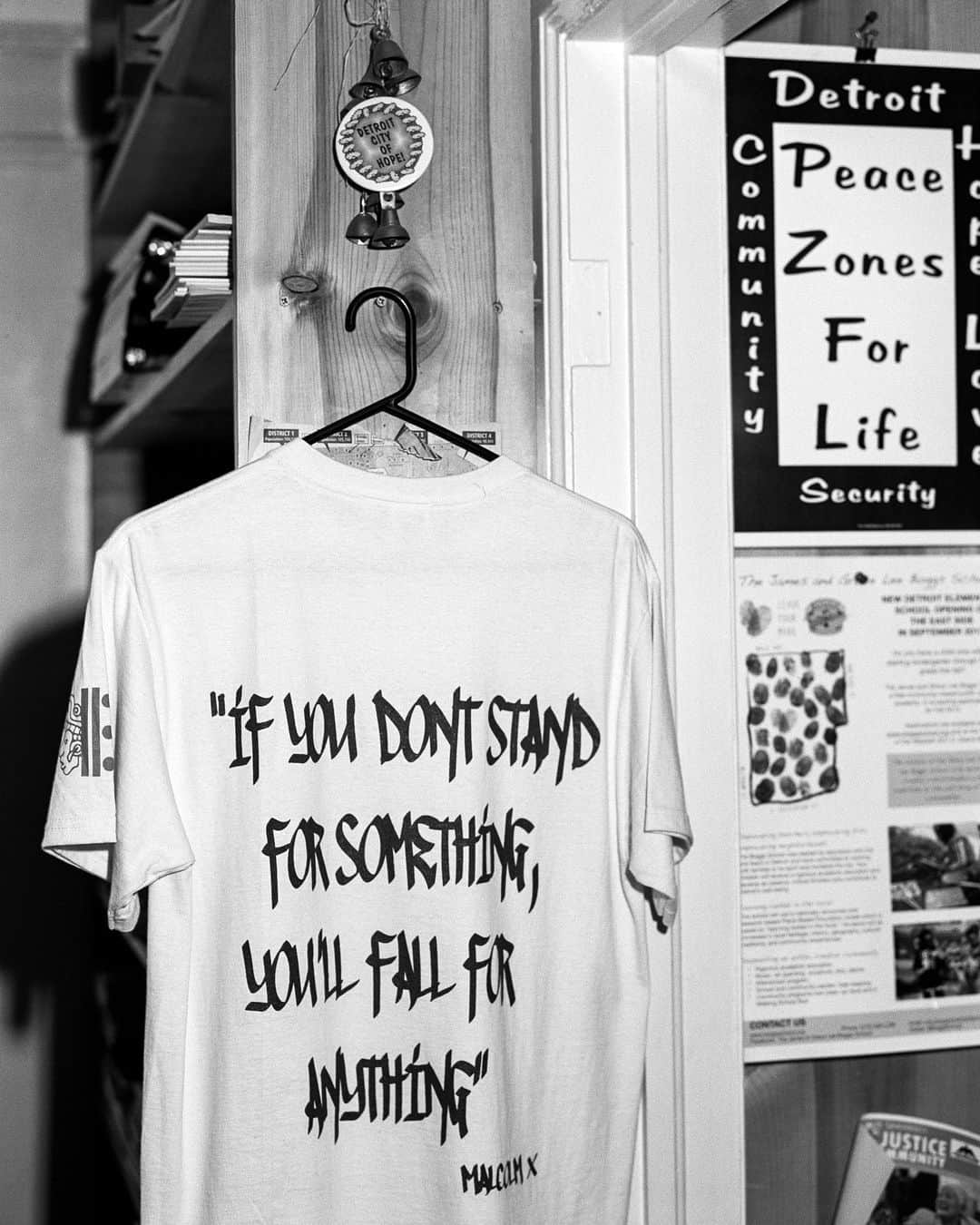ブルース・ウェーバーさんのインスタグラム写真 - (ブルース・ウェーバーInstagram)「T-shirt in the home of Grace Lee Boggs, author and activist, Detroit, Michigan 2013.」6月17日 4時46分 - bruce_weber