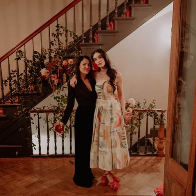 ジェニファー・コナーさんのインスタグラム写真 - (ジェニファー・コナーInstagram)「To my friend, my sister, my heart. So lucky to know you @sarahsophief . Thank you for your light and love and hard work and intense conversations and beauty tutorials.  Your family is my family and mine is yours. Happy birthday my sweet lady.  I can’t wait to see you again.」6月17日 5時40分 - jennikonner