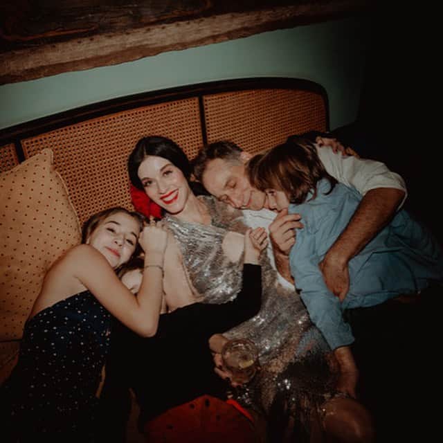 ジェニファー・コナーさんのインスタグラム写真 - (ジェニファー・コナーInstagram)「To my friend, my sister, my heart. So lucky to know you @sarahsophief . Thank you for your light and love and hard work and intense conversations and beauty tutorials.  Your family is my family and mine is yours. Happy birthday my sweet lady.  I can’t wait to see you again.」6月17日 5時40分 - jennikonner