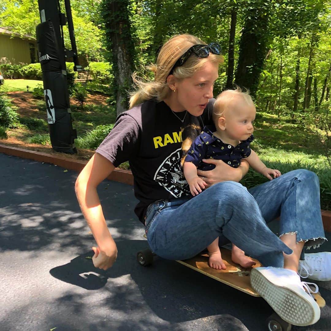 アビー・チャンピオンのインスタグラム：「home 🤍」