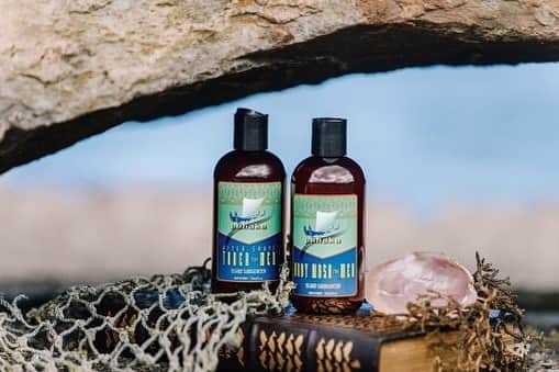 Lanikai Bath and Bodyさんのインスタグラム写真 - (Lanikai Bath and BodyInstagram)「A light musky sandalwood that everyone falls in love with... look no further for something for Father’s Day!  #lanikai #natural #organic #lanikaibathandbodyjapan #lanikaibathandbody #lanikaibeach #kailuatown #kailuatownhi #967🌴4 #handmade #shoplocal #supportlocalbusiness」6月17日 5時51分 - lanikaibathandbody