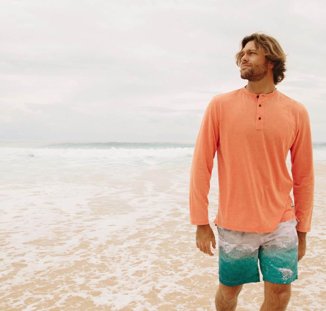 ブルーライフのインスタグラム：「It’s time to spoil the men in your life! Father’s Day is just around the corner. Shop new men’s styles online now 💥🧡 #shopplanetblue」
