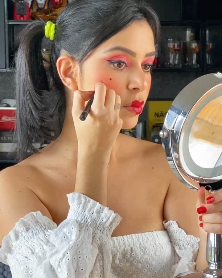 Gabriela Salesのインスタグラム：「Lacrinhas, disseram que não ia ter São João esse ano, mas quem é nordestino dá um jeito!!! #vaitersãojoãosim #festajunina #saojoaodonordeste  @laurabrito  @thaynaraog  @lucyalves @tiamaoficial  @gessicakayane  @johndrops @marcinhaog  @laisbritoc  @loreimprota  @ricademarre」