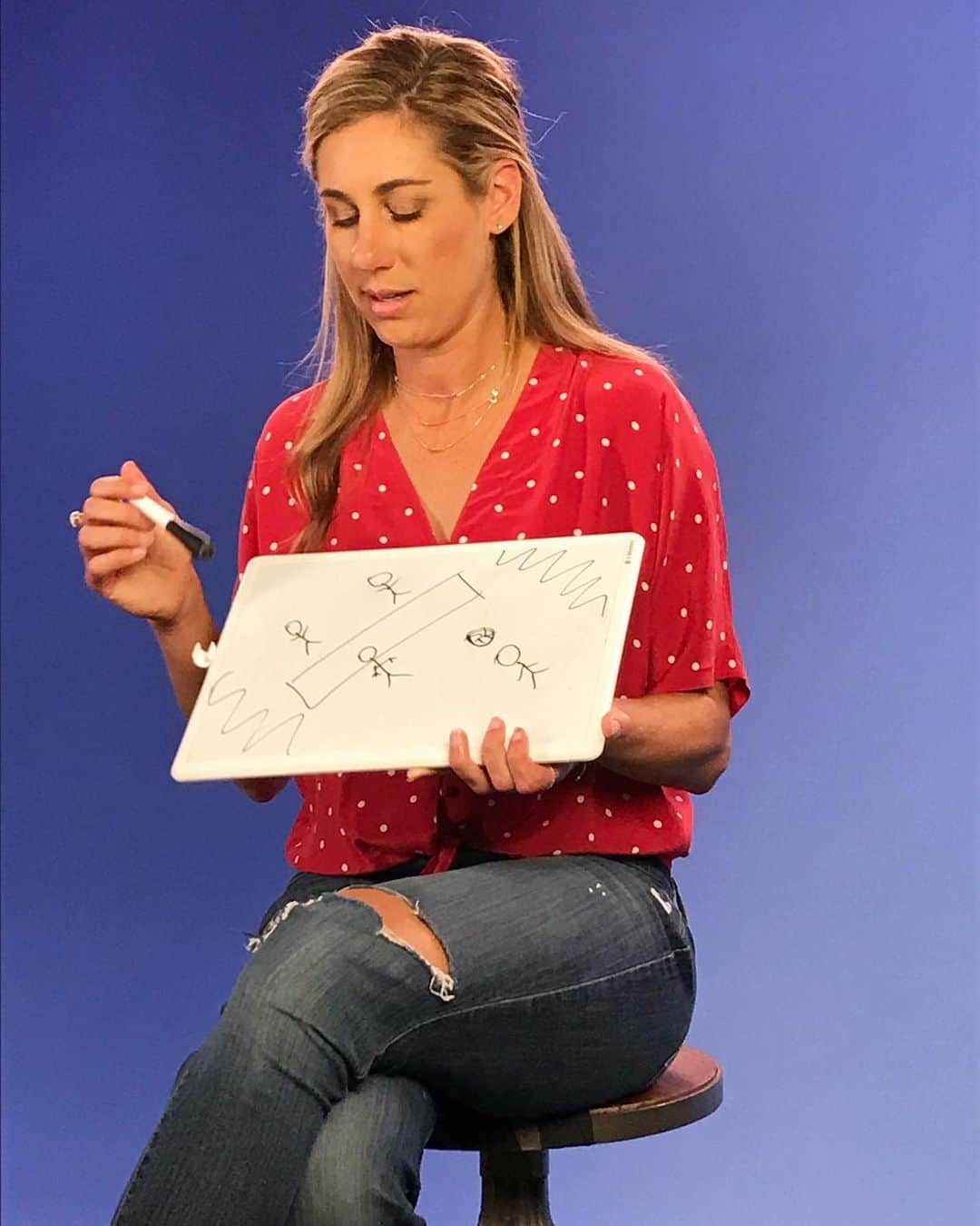 エイプリル・ロスのインスタグラム：「Just over here trying to remember how to play beach volleyball 🤪😉」