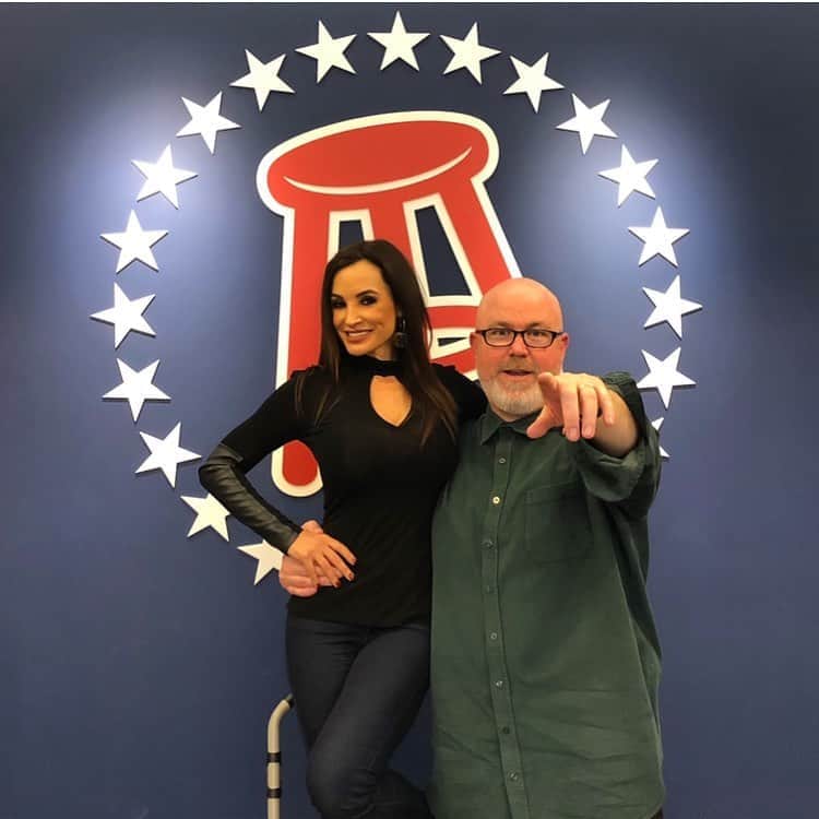 のインスタグラム：「Tomorrow morning I will be making a virtual visit to @barstoolbreakfast @siriusxm CH 85  #barstoolbreakfast🍳」