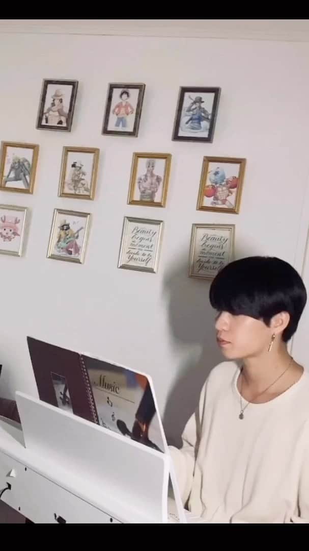 ピョン・ヒョンミンのインスタグラム：「매니저님이랑 🤣 아직 잘 못치지만 열심히 연습했어요..🥺 #너의이름은ost」