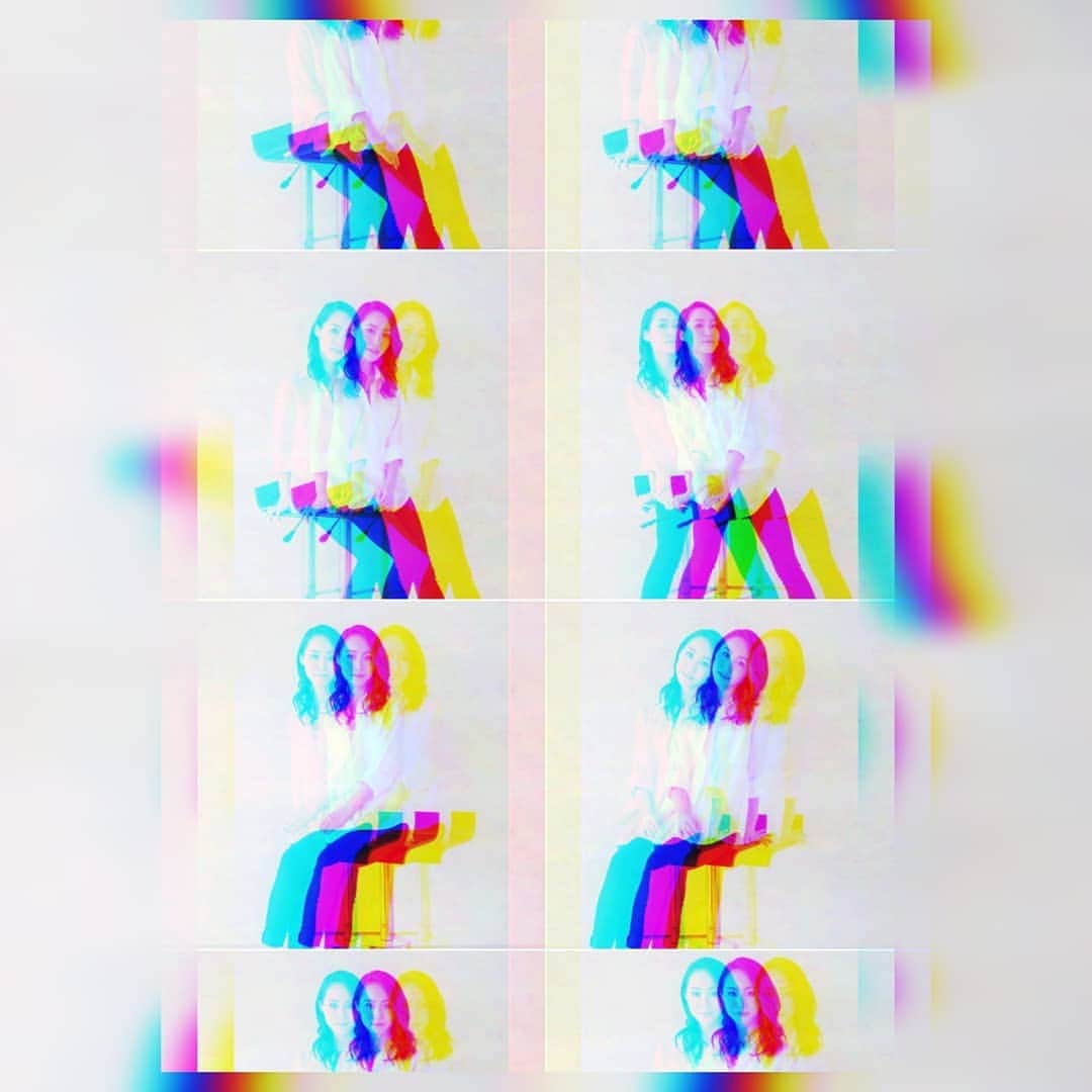 高橋あゆみのインスタグラム：「｡ ⋆⸜お知らせ⸝⋆ . 公演延期になってしまった 舞台「哀たくて」で用意していた パンフレットとブロマイドが発売になります🎉  幻の写真にならなくて良かった😭✨ . 発売期間は本日～7月16日15:00までです❗️ この機会にしか手に入らないので 是非Getしていただきたいです❤️ . 詳しくは2枚目、３枚目の画像をご覧ください😊 分からないことがあればコメントやDMください💬  1枚目は、撮影してもらった時の雰囲気写真📷️ 何パターンかあるのでよろしくお願いします🎵  #ぶたのちょきんばこ #舞台 #パンフレット #ブロマイド #写真 #メッセージ #サイン」