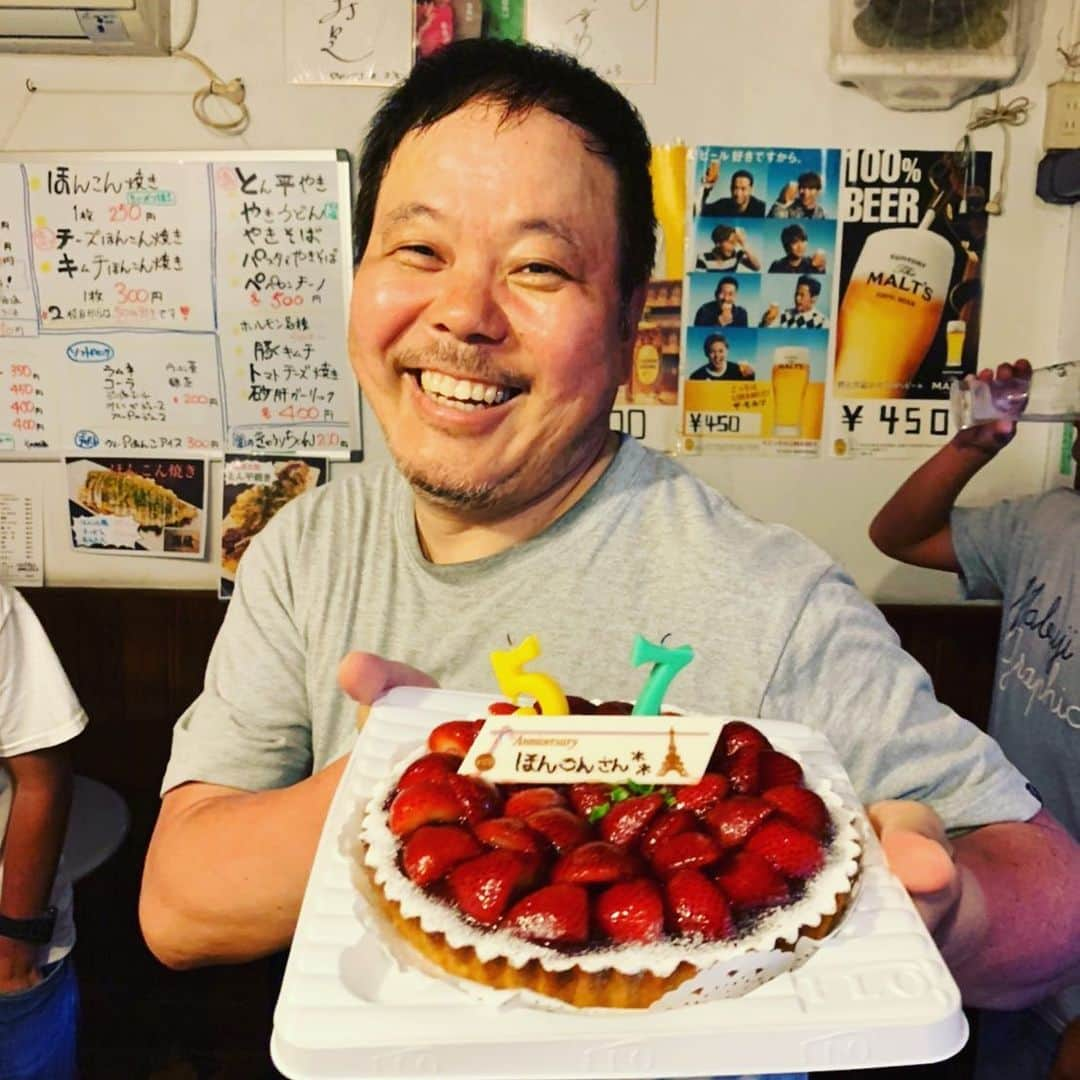 ほんこんさんのインスタグラム写真 - (ほんこんInstagram)「昨日誕生日でしてん。 #誕生日 #チーム海蔵 #海蔵kaizou  #たこ焼き居酒屋 #誕生日ケーキ #海蔵　#たこ焼き #辻堂グルメ  #藤沢グルメ  #ほんこん」6月17日 16時56分 - hongkong2015_4_9