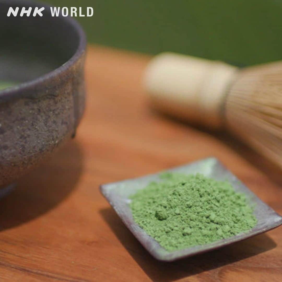 NHK「WORLD-JAPAN」さんのインスタグラム写真 - (NHK「WORLD-JAPAN」Instagram)「🍵Matcha, a fine powder made from green tea leaves, has a long association with Japan’s tea ceremony. Each grain is just 5 microns, 1/10 that of wheat flour!🔍 . 👉Watch program | Search | Trails to Oishii Tokyo: MATCHA | Free On Demand | NHK WORLD-JAPAN website.👀 . 👉Tap the link in our bio for more on the latest from Japan. . . #matcha #matchalover #matchagreentea #matchatea #greentea #🍵 #matchakakigori #chasen #UjiTea #sado #teamaster #teabowl #yunomi #tencha #teaceremony #japaneseteaceremony #teafields #japaneseculture #japanesetradition #cooljapan #japanfood #japantaste #stayhome #discoverjapan #madeinjapan #japan #TrailsToOishiiTokyo #nhkworld #nhkworldjapan #nhk」6月17日 16時59分 - nhkworldjapan