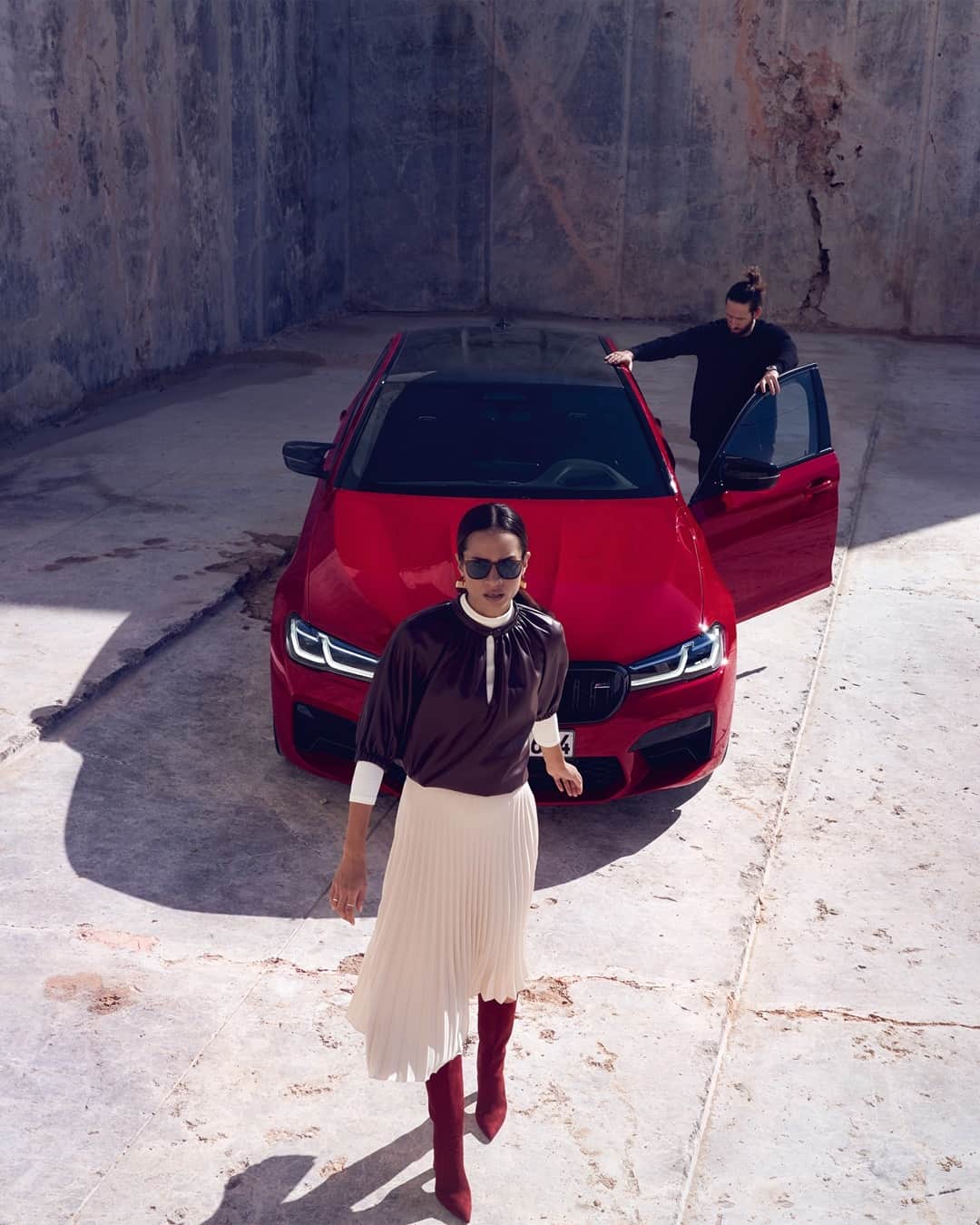 BMWのインスタグラム：「It's got the look. The new BMW M5 Competition. #TheM5 #BMW #M5 #BMWM @BMWM __ BMW M5 Competition Sedan: Fuel consumption in l/100 km (combined): 10.6–10.5. CO2 emissions in g/km (combined): 242–239.  Further information: www.bmw.com/disclaimer. Acceleration (0-100 km/h): 3.3 s. Power: 460 kW, 625 hp, 750 Nm. Top speed (limited): 250 km/h (with optional M Drivers Package: 305 km/h).」