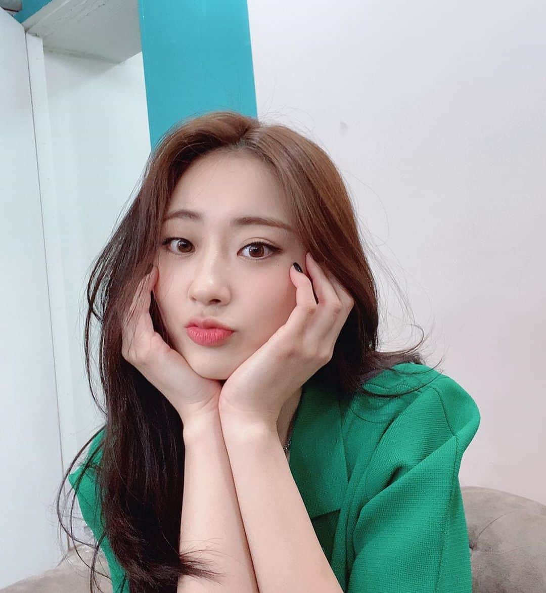ギョンリ のインスタグラム：「🐰🐰나 슈퍼버니 했다!!! 수요일 5시는 #경리생활💞 #프로필링크클릭」