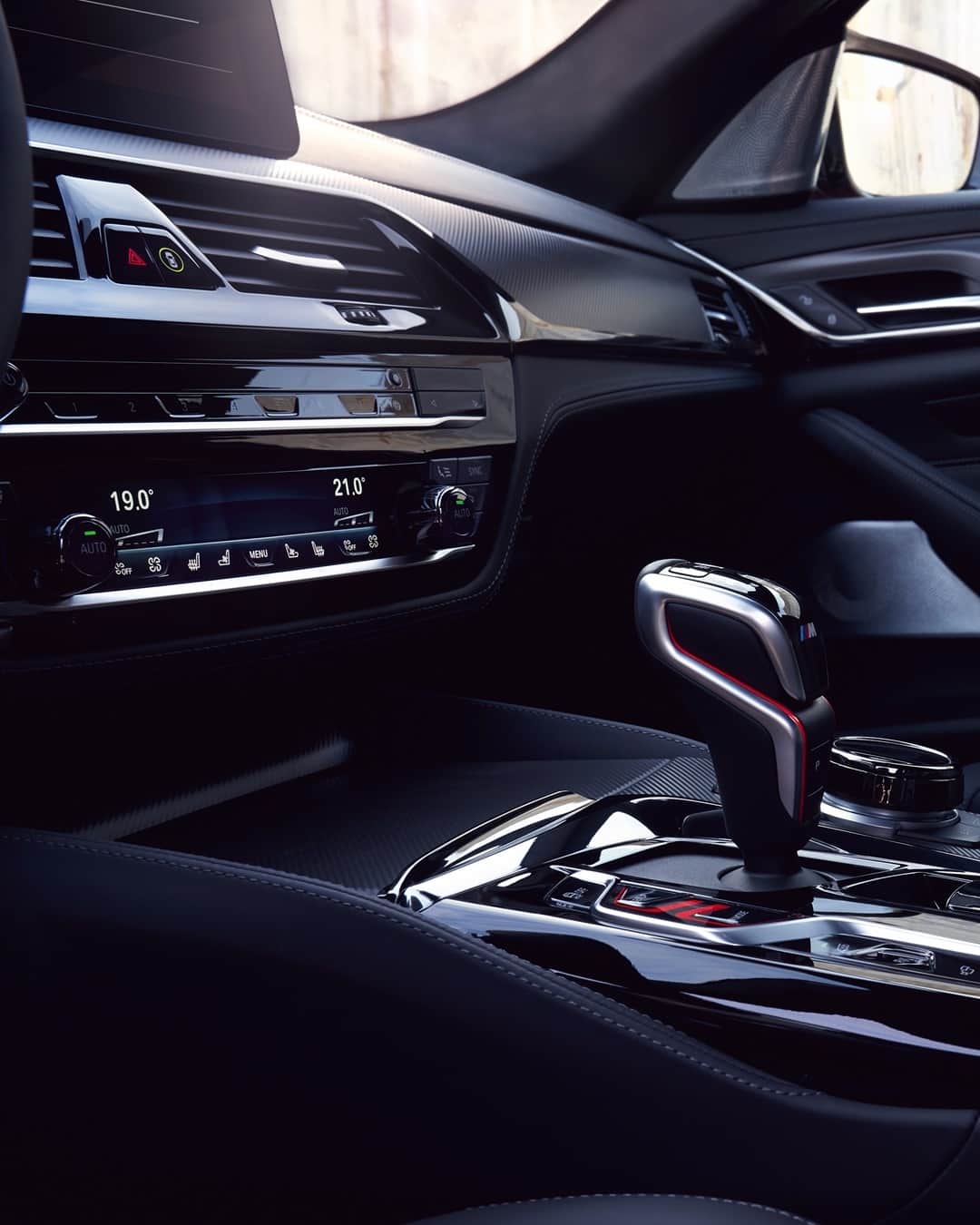 BMWのインスタグラム：「There is no space for summertime sadness. Swipe to experience the interior of the new BMW M5 Competition. #TheM5 #BMW #M5 #BMWM @BMWM __ BMW M5 Competition Sedan: Fuel consumption in l/100 km (combined): 10.6–10.5. CO2 emissions in g/km (combined): 242–239.  Further information: www.bmw.com/disclaimer. Acceleration (0-100 km/h): 3.3 s. Power: 460 kW, 625 hp, 750 Nm. Top speed (limited): 250 km/h (with optional M Drivers Package: 305 km/h).」