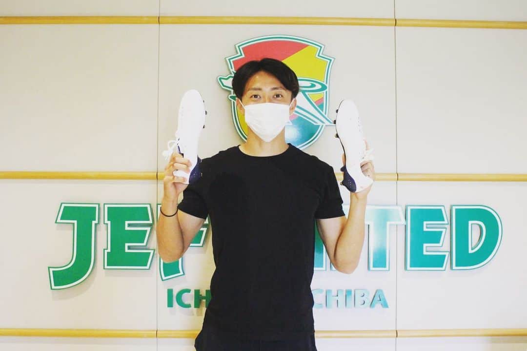 岡野洵のインスタグラム：「. 今季よりasics様にサポートして頂く事になりました👍 再開に向けて#dslightxfly4 で頑張ります💪  #asics #dslightxfly4  #jefunited  #コロナに負けるな #マスク大事 #戦隊シリーズ #詳しくはソロのInstagramへ #ノリ君に憧れました。 #あっkozu君も…🤭」