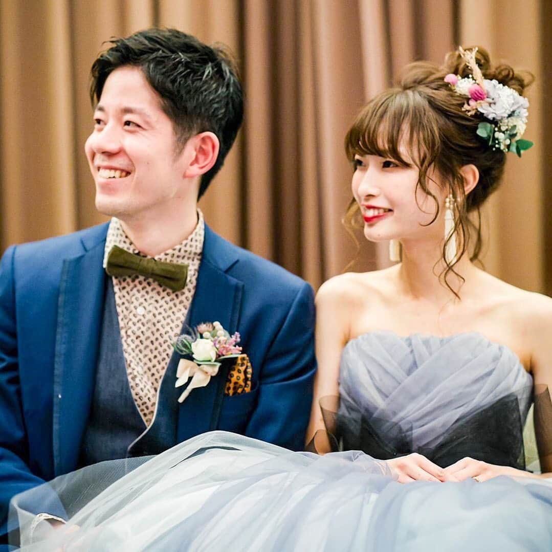 のインスタグラム：「@farny_weddingをフォローして #プラコレ #farnyレポ を付けて投稿してくださいね♥ . :-: :-: :-: :-: :-: :-: :-: :-: :-: 本日紹介したいウェディングフォトは・・・ @ymwd_0609さん♡ . ナチュラルウェディングを 意識された花嫁さま♡  ハツコエンドウ の ブルーグラデーションドレスに ルーズなお団子ヘアを合わせて 抜け感をプラス◎* 大ぶりなアクセサリーを合わせて お顔まわりを華やかに見せた 花嫁コーディネートに注目です♥ 💒:#ルージュアルダン 👗:#ハツコエンドウ （@hatsuko_endo） :-: :-: :-: :-: :-: :-: :-: :-: :-: . \\花嫁ライター募集中// @farny_wedding の DMより”Farny 花嫁ライター希望”とお送りくださいね◎ 担当者から折り返しご連絡さしあげます⁂ . \\花嫁アプリ // プロのアドバイザーに結婚式の相談を何度でも♡ ウェディングドレスの記事や、 自分のウェディングレポを残せちゃう♡” . ＞＞＞TOPのURLからcheck ⋈ @placolewedding ＞＞＞結婚のご相談は プラコレウェディングアドバイザーへ♡ @wedding_adviser ＞＞＞ウェディングレポを残したいなら、 farny by プラコレをcheck ✎ @farny_wedding ＞＞＞ウェディングアイテム＆DIYは farnyアイテムをcheck ❁ @farny_wd.item . ┈┈┈┈┈┈┈┈┈┈┈┈┈┈┈┈┈┈┈ #プレ花嫁 #卒花嫁 #結婚準備 #結婚式 #結婚式場 #当日レポ #撮影指示書 #weddingtbt #weddingdress #ウェディングドレス #運命の一着 #ウェディングフォト #farnyレポ #前撮り  #2020夏婚 #2020春婚 #2020秋婚 #2020冬婚 #挙式 #令和花嫁 #全国のプレ花嫁さんと繋がりたい #カラードレス #グラデーションドレス #花嫁コーディネート #ウェディングヘア #ナチュラルウェディング #お団子ヘア」