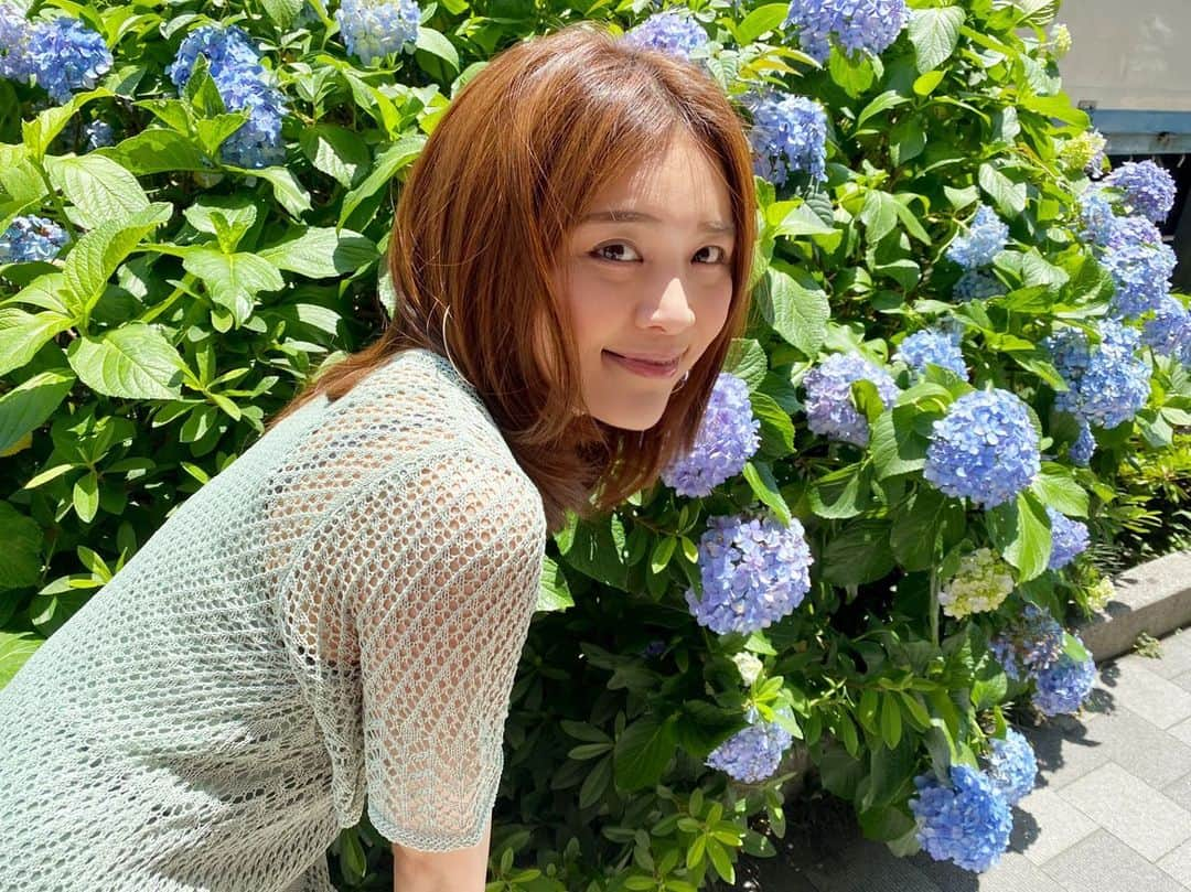 東紗友美さんのインスタグラム写真 - (東紗友美Instagram)「仕事の合間に、 お世話になった映画館の応援に🎥  大好きな空気が流れていて、 涙が出てしまった。  映画と観客を繋ぐ場が、これからもずっとずっとあり続けますように。  紫陽花が、 とても綺麗でした😊」6月17日 17時50分 - higashisayumi