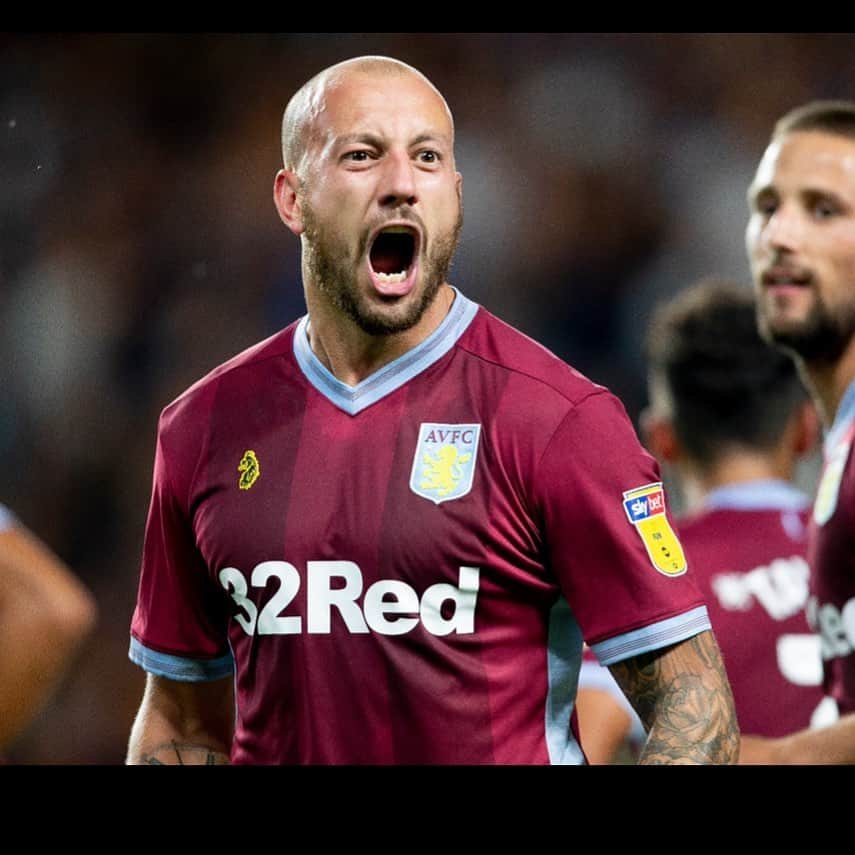 のインスタグラム：「The feeling when @avfcofficial are back at villa park 💜 all the best boys 💪🏼😆」