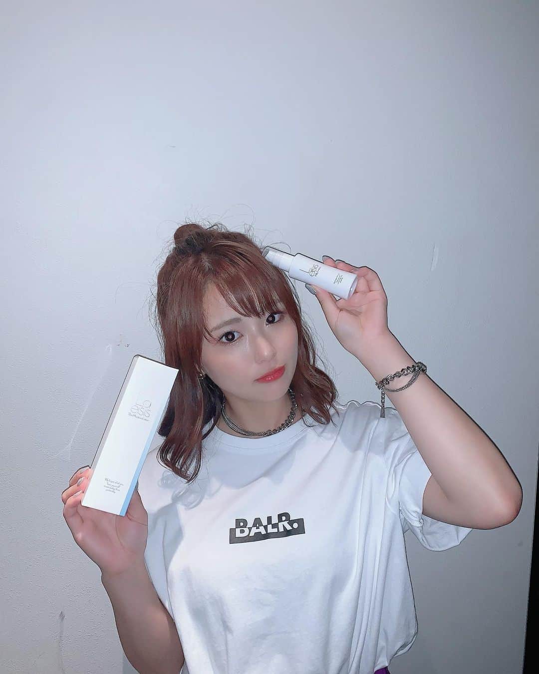 平嶋夏海さんのインスタグラム写真 - (平嶋夏海Instagram)「じゅーしー @miyamoto_yuri_ がプロデュースしている @laeisis.official の化粧水と乳液を使い始めました💓 暑いのにマスクしてるから口の周りが荒れ始めてて…😞 なので基礎化粧品から変えてみることにしました✨ #laeisis」6月17日 17時54分 - natsuminsta528