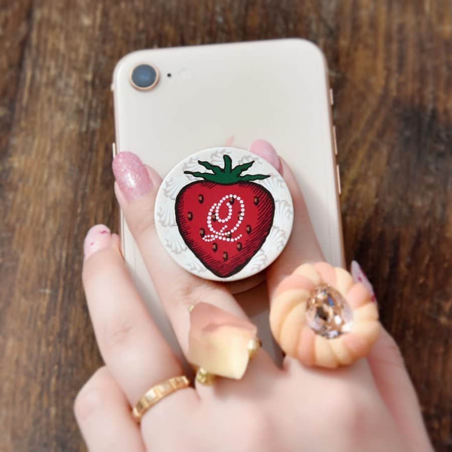 キューポットさんのインスタグラム写真 - (キューポットInstagram)「♡﻿ Decorate your phone with sweet pieces🍓💕🍫﻿ ﻿ Items available from 20.57-!﻿ ﻿ #qpot #sweet #madeinjapan #phone #iphone #popsockets #gadget #chocolate colate #strawberry」6月17日 18時03分 - press_qpot_international
