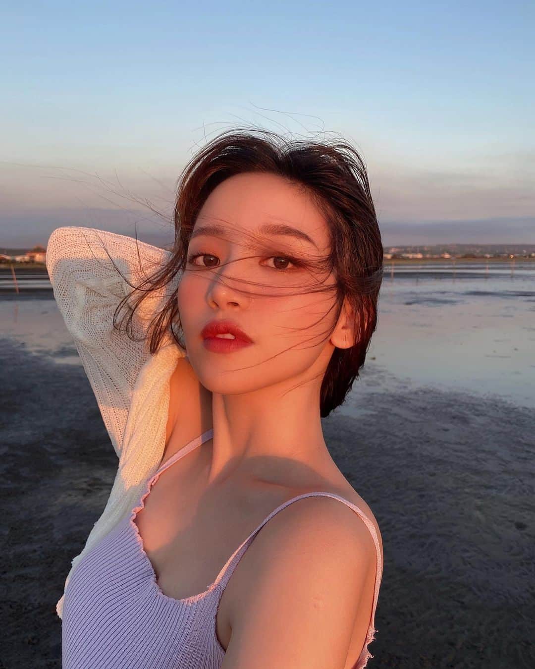 蔡瑞雪（Ruixue Tsai）さんのインスタグラム写真 - (蔡瑞雪（Ruixue Tsai）Instagram)「可以當你的攝影師嗎？ 📷 夕陽，是最美的濾鏡🧡」6月17日 18時03分 - snowbabyq