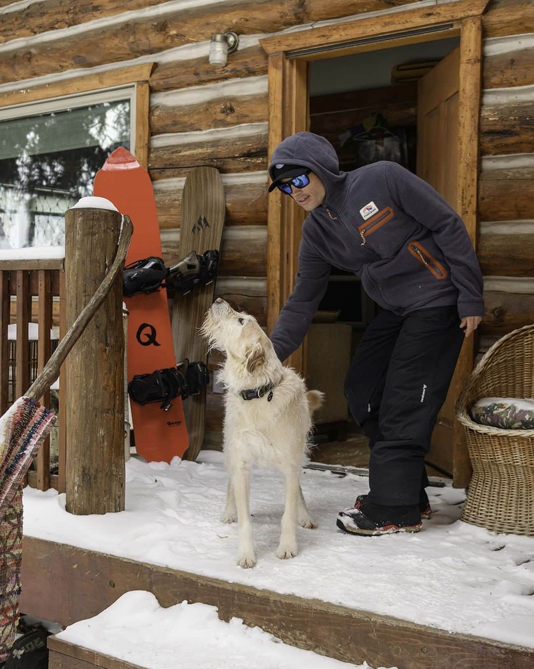 マックパックさんのインスタグラム写真 - (マックパックInstagram)「Make time for the little things - down time, dog time, snow time, in-between time. Because at the end of the day, that’s what counts #outsideisbetter . . . . . #challengethecold #humpday #betterdaysarecoming」6月17日 18時00分 - macpac