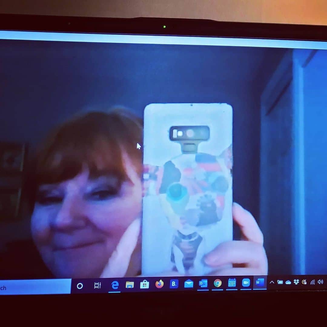 PJクォンさんのインスタグラム写真 - (PJクォンInstagram)「Another day - another #zoom call ! I have never looked at my own face as often as I have in the last few weeks! I want to talk on the phone again - without eyeliner on like I did back in the #olddays :)」6月17日 9時33分 - pjkwong