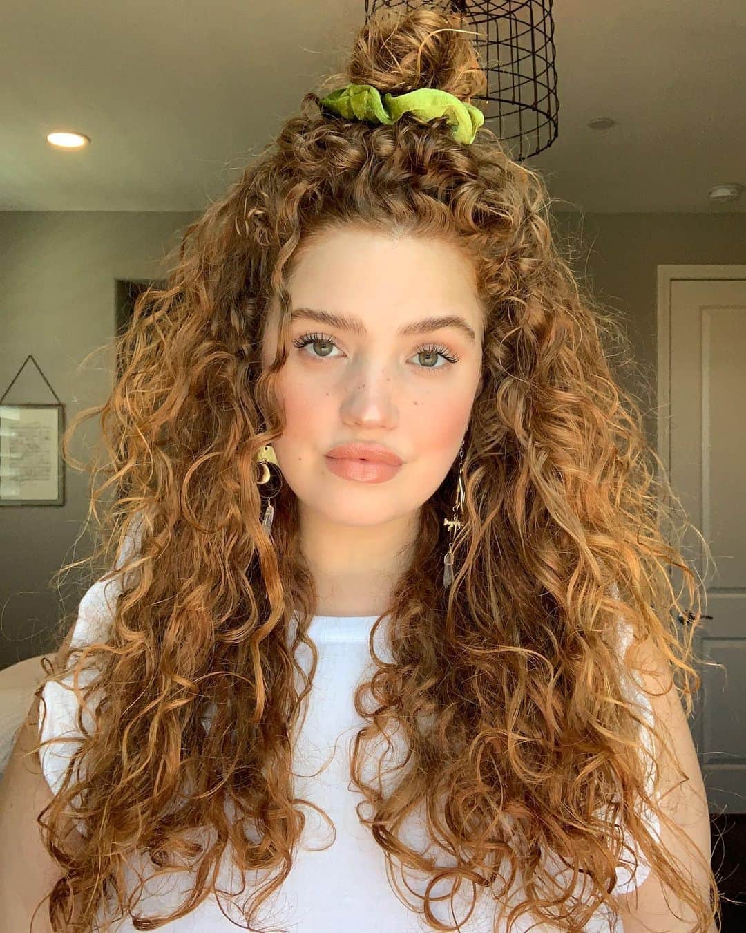ブリー・キッシュのインスタグラム：「🥝🦖🧩🥑🐊🎾」