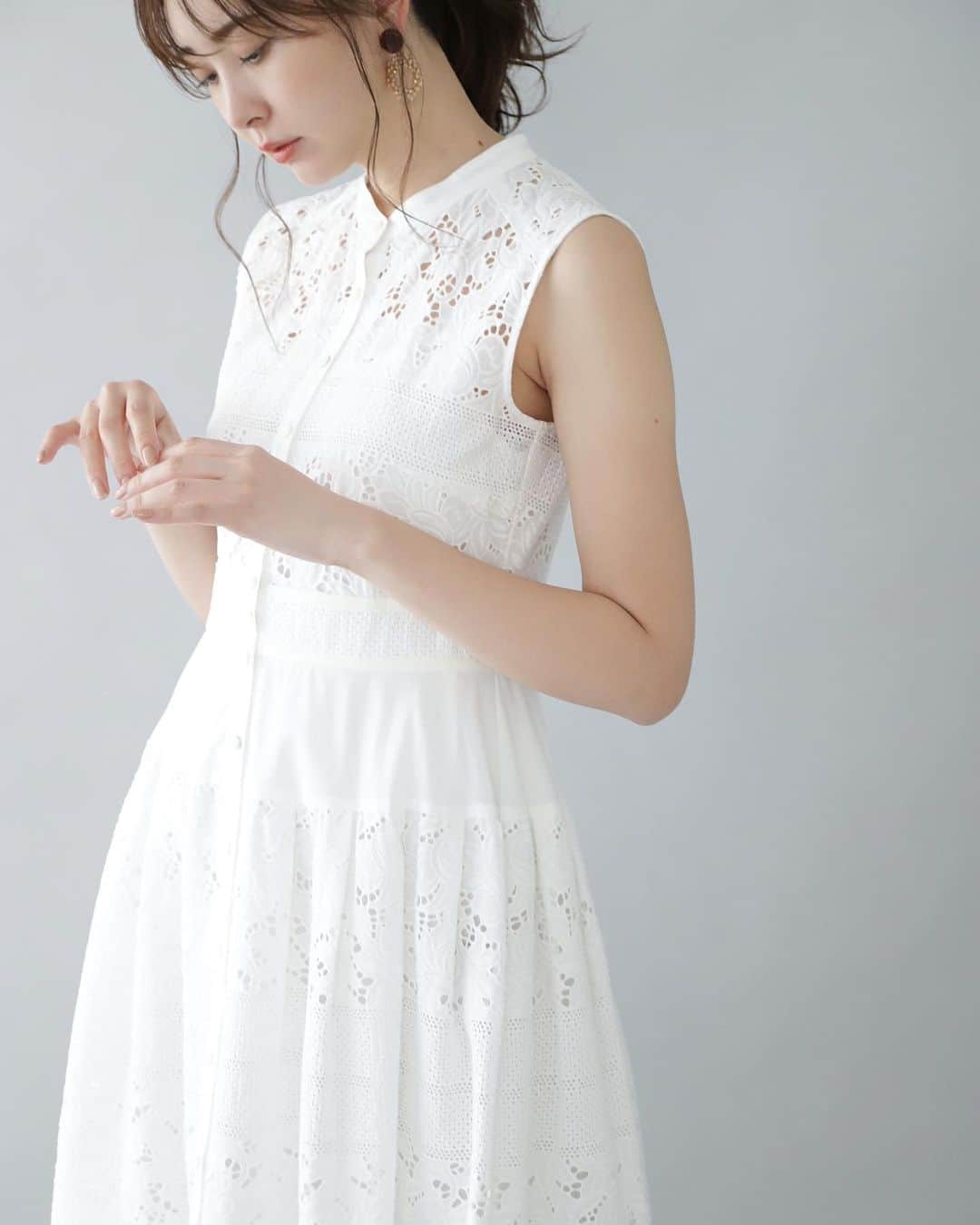 JILLSTUARTさんのインスタグラム写真 - (JILLSTUARTInstagram)「BIANCA DRESS(EndyROBE) col.white,khaki ¥34,000+tax  #JILLSTUART﻿ #JILLSTUART_jp﻿ #JILLSTUARTEndyROBE #look #dress  #fashion」6月17日 10時05分 - jillstuart.jp