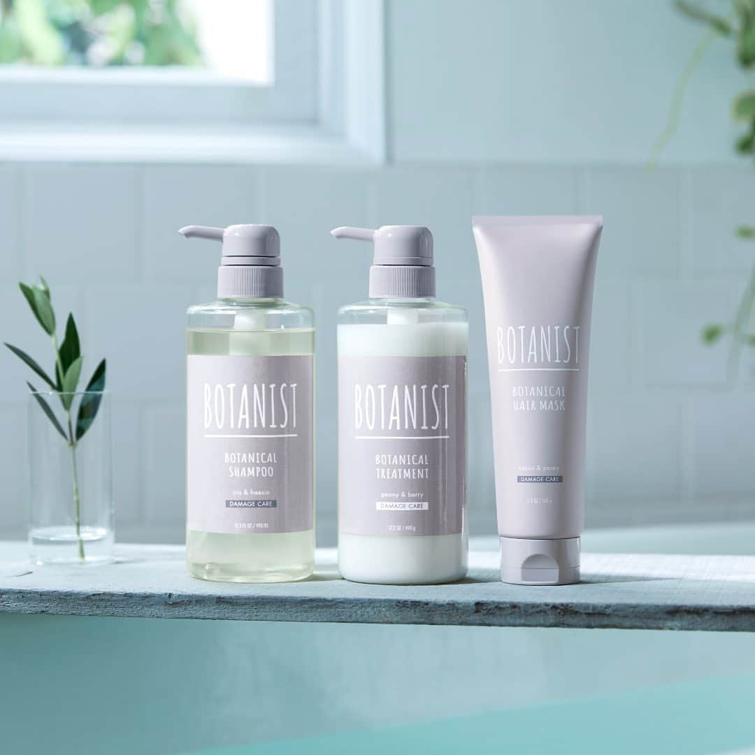 BOTANIST GLOBALのインスタグラム：「Let's focus on repairing your hair damage🌿. If your hair is damaged by hair color or perm, you can get a damage care set to make your hair smooth and shiny ✨. ⠀⠀⠀ Relax and enjoy a relaxing #athome beauty treatment after a long day in the bath! ⠀⠀⠀ *Some products are currently only available in Japan.  Stay Simple. Live Simple. #BOTANIST ⠀ ⠀ 🛀@botanist_official 🗼@botanist_tokyo 🇨🇳@botanist_chinese」