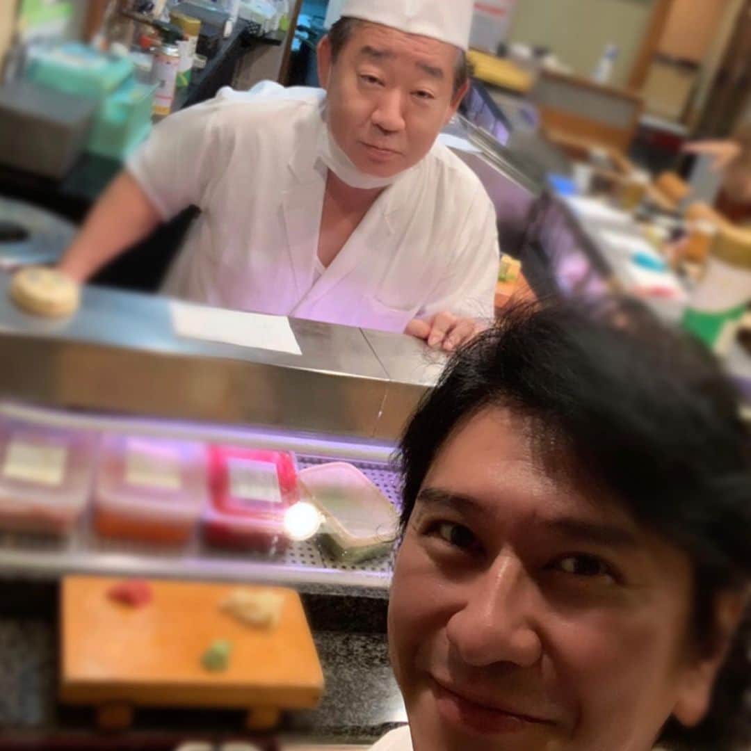 川崎麻世さんのインスタグラム写真 - (川崎麻世Instagram)「昨夜は前回、寿司を食えなかった寿司屋にリベンジに行って来た。 美味しかったよ🍣 大将と話が合うなと思ったら同い年だった💦 昔から知ってたのに行かなかった創業45年の老舗寿司屋、よし行きつけにしよう‼️」6月17日 10時54分 - mayokawasaki