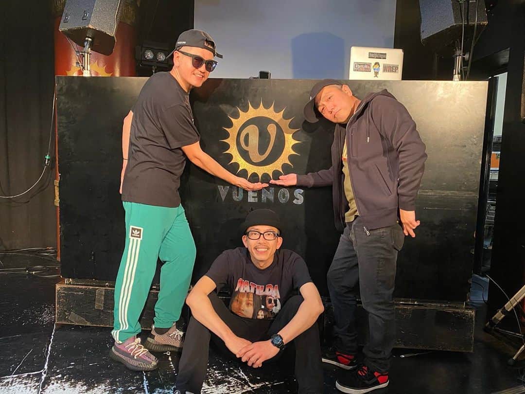 DJ ATSUのインスタグラム：「SOUL SCREAM「Love, Peace & Happiness」﻿ linktr.ee/soulscream﻿ ﻿ 新曲大発表！﻿ こちらのMVでも @vuenos_tyo （矢澤ビル）を使って頂きました。﻿ ありがとうございます!!﻿ youtu.be/rGWj0okXq58﻿ ﻿ ﻿ 役得で一足先に聴かせて頂いておりました。﻿ 撮影時からリリースを楽しみにしてた!!﻿ おめでとうございます!!」