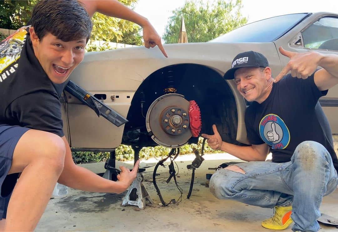 スティーブのインスタグラム：「Today’s DIY Project: Big 5 lug RX-7 s5 turbo brakes to go with our ISC Suspension @isc_suspension !! Now with @rotaryryan80 engine almost done our initial d project is moving along nicely!! Thumbs up!! New video now live 👍 #initiald #rx7 #rotaryengine #rotary #diy  速い車にするならブレーキはやっぱりデカい方が良い！！見た目もゴツくてカッコいいね👍 本日のRX-7 DIY動画は公開中！」
