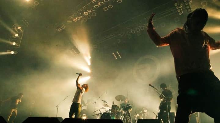 ORANGE RANGEのインスタグラム：「2010年にZepp Tokyoで開催した「ORANGE RANGE LIVE TOUR 010-011 ～orcd～」ツアーより、イケナイ太陽のライブ映像公開📺 youtu.be/hTS9ju2y-Z4  dTVほか主要配信サイトおよび各サブスクリプションサービスでも配信していますので、ぜひチェックしてください🎧 jvcmusic.lnk.to/ORANGERANGE #ORANGERANGE #レンジのライブ  @orangerange_official」