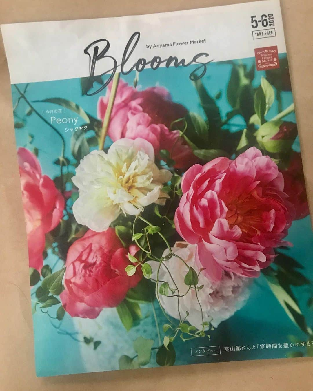 杉山明子さんのインスタグラム写真 - (杉山明子Instagram)「オーラ美人研究家﻿ ﻿ 🌺緑とお花に囲まれてミーティング🌺﻿ ﻿ 自分をご機嫌にする﻿ いつも自分がハッピーでいる→しぇあはぴへ﻿ ﻿ 『ご機嫌』って、ホントに大切な要素！﻿ ﻿ ﻿ 『自分を大切にするということがわかりません』﻿ ﻿ LINE@読者さんからきかれることがよくあるの。﻿ ﻿ ﻿ まずね！﻿ 自分の『好き❤️』をたくさん探して﻿ 自分をご機嫌にしてみてー！﻿ ﻿ ﻿ 青山フラワーマーケット﻿ ティーハウス吉祥寺店さん﻿ ﻿ 大好きなデルフェニウムのお土産にもうっとり〜✨﻿ ﻿ ﻿ ﻿ お知らせ〜〜❤️﻿ ﻿ ✨✨6/21（日）のイベント！！✨✨﻿ ﻿ 夏至 ＋ 蟹座新月 ＋ 金環日食﻿ ﻿ ここからエネルギーがさらに﻿ 変わっちゃうすごい日だ！！﻿ ﻿ ﻿ 💎叶いすぎちゃう！新月ブレスト 美お茶会✨﻿ 次回は、6/21（日）9:00-﻿ ZOOM で夢語っちゃおーー！！﻿ ﻿ ﻿ 💎6/21（日）11:00〜17:00﻿ オンライン 癒しの館 in ZOOM﻿ ﻿ ◆オーラ美人レッスン﻿ 15分  1,500円 / 30分  3,000円﻿ 自撮り・スマイル・上半身の魅せ方﻿ ﻿ ◆漢字カードセッション  10分  1,000円﻿ ﻿ ◆カラーセラピー  20分  2,000円﻿ ﻿ ◆魅力発見診断  30分  3,000円﻿ ﻿ ◆ライフチェンジングコンサル  60分  1万円﻿ （1ヶ月 LINEサポート付き）﻿ ﻿ ﻿ お申込み・お問い合わせはこちらから﻿ ↓ ↓ ↓﻿ ▼▼ 杉山明子 LINE公式アカウント﻿ ID : @mln2562y﻿ ﻿ ﻿ _____✴︎_____✴︎_____✴︎_____✴︎_____﻿ ﻿ ﻿ 〜あなたの中に眠る〜﻿ 『インフルエンサー度チェック』﻿ ﻿ ﻿ 『インフルエンサー度チェック希望！』と﻿ メッセージください！﻿ ﻿ @akikopeanut﻿ ﻿ ﻿ 〜あなたはもっと輝ける〜﻿ オーラ美人研究家  杉山明子﻿ ﻿ ▼▼ 杉山明子 LINE公式アカウント﻿ ID : @mln2562y﻿ ﻿ ﻿ ﻿ ﻿ 👠イベント・講座情報👠﻿ ﻿ DM または LINE公式アカウントより﻿ お問い合わせください。﻿ ﻿ ◾️１秒で見た目が変わる！﻿ 盛れる！美脚ポージング講座﻿ ﻿ コロナ落ち着いたらリアル開催しまーす♪﻿ ﻿ ﻿ ▪️叶いすぎちゃう！新月ブレスト 美お茶会✨﻿ 次回は、6/21（日）9:00-﻿ ZOOM で夢語っちゃおーー！！﻿ ﻿ ﻿ ﻿ #ヒーリングネオ #happy #オーラ美人 #笑顔 #スマイル #第一印象 #印象アップ #魅力 #魅力発見 #自己肯定感 #自分を好きになる #美脚 #美脚ポージング #ウォーキング #むくみ #たるみ #姿勢 #美姿勢 #デトックス  #オーラ全開  #ビューティー #杉山明子 #インフルエンサー #インスタグラマー #美脚で世界をかけめぐる #withhope #ポジティ部 #オーラ美人倶楽部 #美❤︎universe #希望」6月17日 12時31分 - akikopeanut