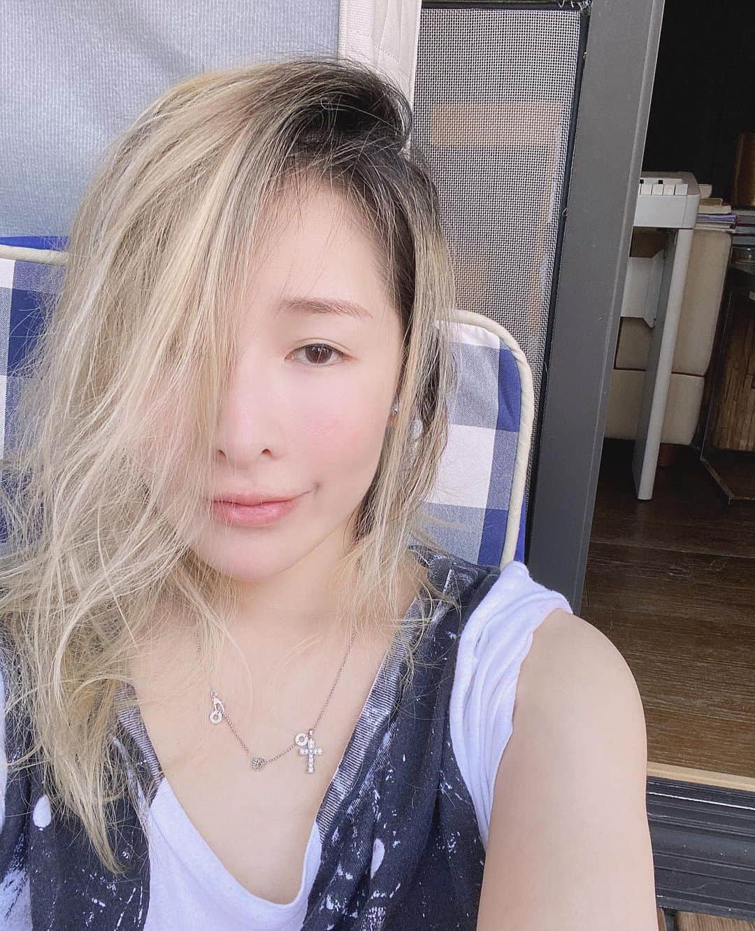 エルヴァ・シャオのインスタグラム：「Miss Hsiao #多曬太陽 #該種睫毛了 #變胖」