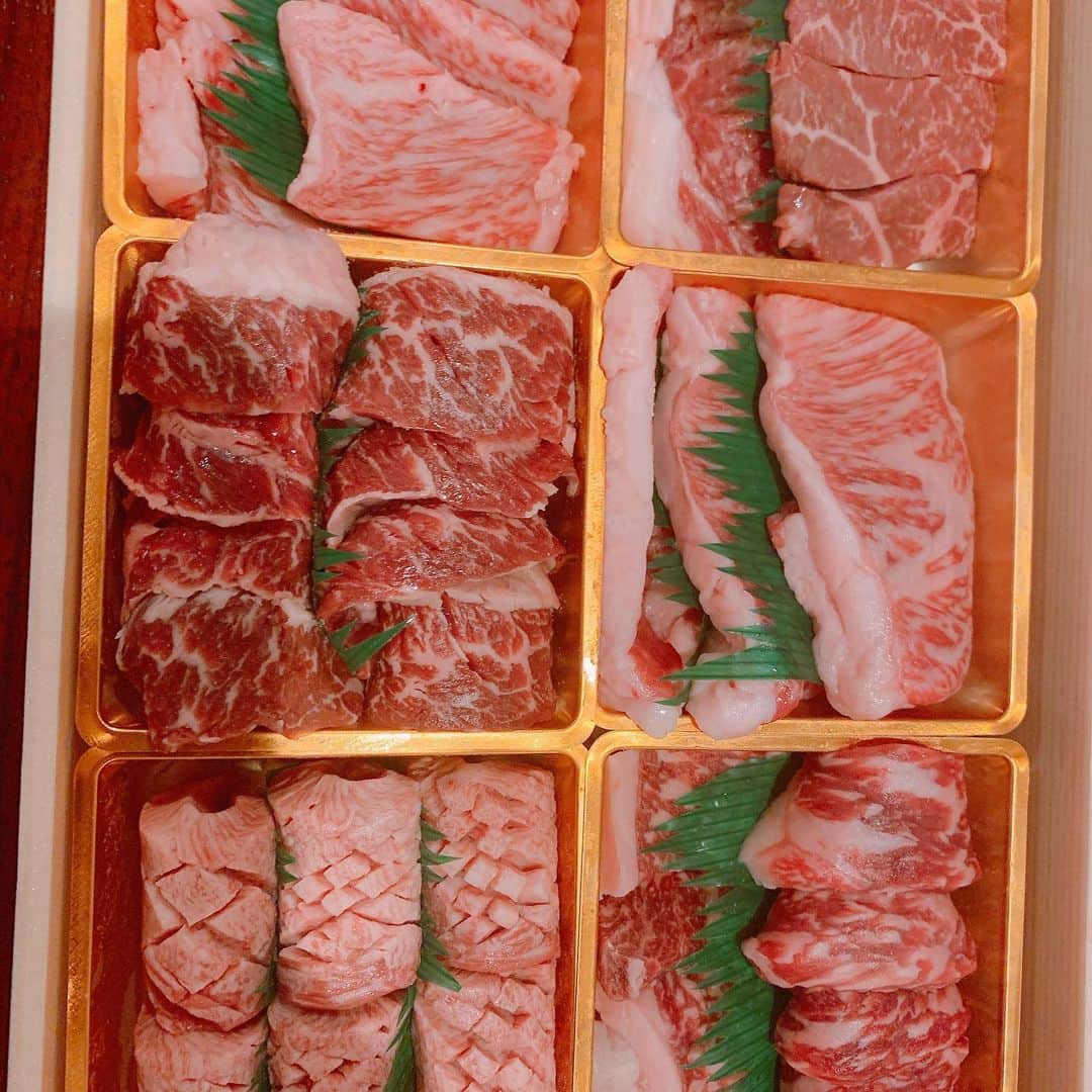 梶谷隆幸さんのインスタグラム写真 - (梶谷隆幸Instagram)「横浜で共にプレーをし、今は大阪で笑ぎゅうのオーナー大西宏明さんからお肉をいただきました。通販も始めたみたいで全国発送できるみたいです！ 通販アプリBASEで検索してみてください。家で焼肉を食べたい時は最高です！みなさんもお試しください。 笑ぎゅう本当おいしいです^_^ 先輩ありがとうございます😊 #笑ぎゅう #全国発送 #通販アプリBASE」6月17日 12時38分 - kjtn8228