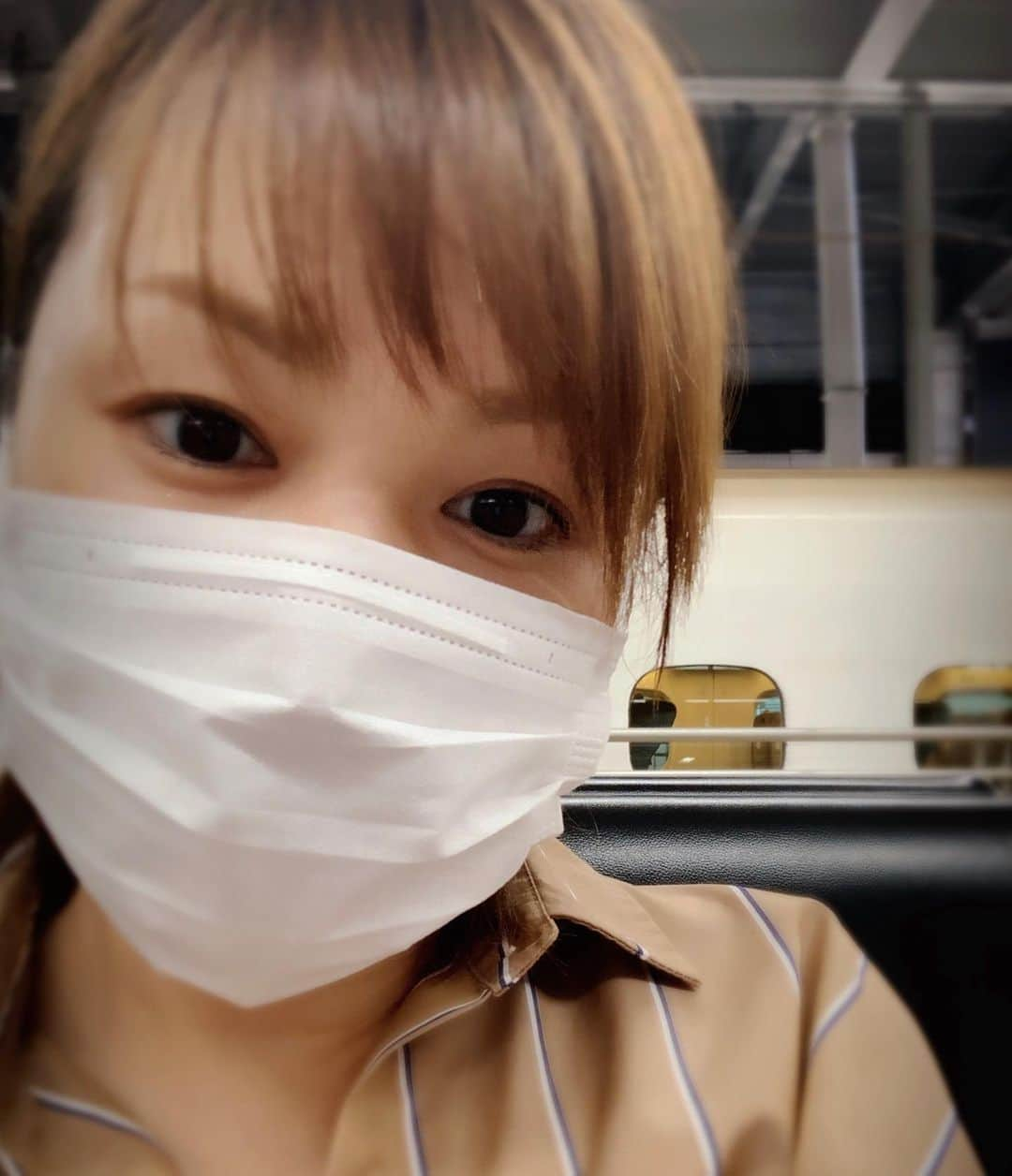 中澤裕子さんのインスタグラム写真 - (中澤裕子Instagram)「🚅 久しぶりの博多駅 久しぶりの県外移動 ・ ・  #広島へ #お気に入りのシャツを着て #ナンプレは必須アイテム  #今日のマスクも大っきい」6月17日 12時38分 - yuko_nakazawa_