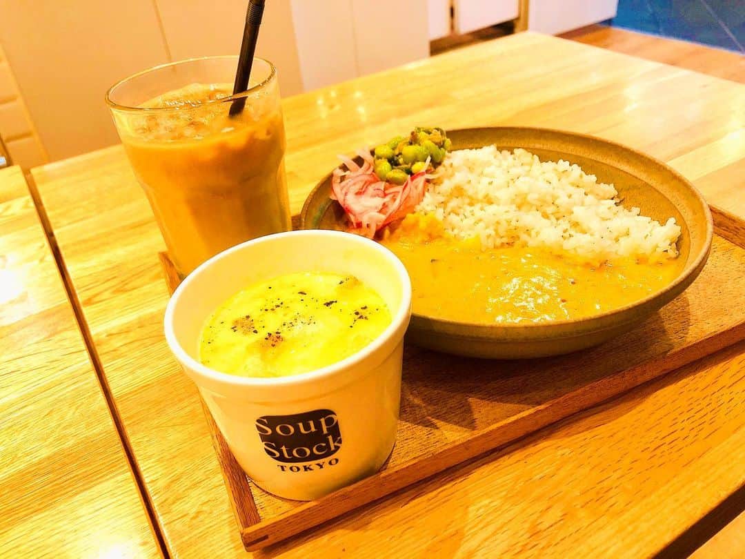 大越かず江さんのインスタグラム写真 - (大越かず江Instagram)「✨soup stock✨  カレーとスープのセット🍛✨ アイスカフェオレがまたたまらなく美味しくて⋆⸜(* ॑꒳ ॑* )⸝ﾋﾟｮﾝﾋﾟｮﾝ❁⃘*.ﾟ 何気にカレー大好きです ꒰◍•̤ु௰•̤ु꒱.๐♡.๐＊⤴︎ ⤴︎⤴︎ ✨ soup stock ✨  Curry and soup set 🍛✨ The ice cafe au latte is irresistibly delicious ⋆⸜(* ॑꒳ ॑* )⸝PyonPyon❁⃘*.° I love curry ꒰◍•̤ु௰•̤ु꒱.๐♡.๐＊⤴︎ ⤴︎⤴︎ #絵画 #picture #トレーニング女子 #trainingday #sexy #セクシー系 #ジム女子 #美肌ケア #女優好きな人と繋がりたい #美意識高い人と繋がりたい #コスメ好きさんと繋がりたい #beautifulpeople #幸福 #happy #東京 #tokyo #日本 #japan #おうち時間 #hometime #コロナに負けるな #世界平和 #ウォーキング女子 #美魔女モデル #actress #followforfollowback #soupstocktokyo #loveyou #筋トレ女子 #ダイエット仲間募集」6月17日 12時49分 - bluemoonseasky