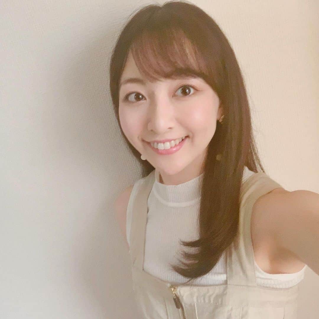 のインスタグラム：「. . . 美容院でカラーとカットして いただきました💇‍♀️✨ . なんと4ヶ月振り、、 書いてて恐ろしいです。 頑張ったな！笑🥺🌈 . 髪も気持ちもすっきりして、 梅雨ですが 晴れた日が続いてくれて 髪が風に揺れるのが ちょっと嬉しいです☺️🌱✨ . .  #美容院 #ヘアーカット #ヘアカラー #久しぶり#表参道 #長谷川萌美 #萌服 #omotesando #haircut #haircolor #4months #hairsalon #brown」