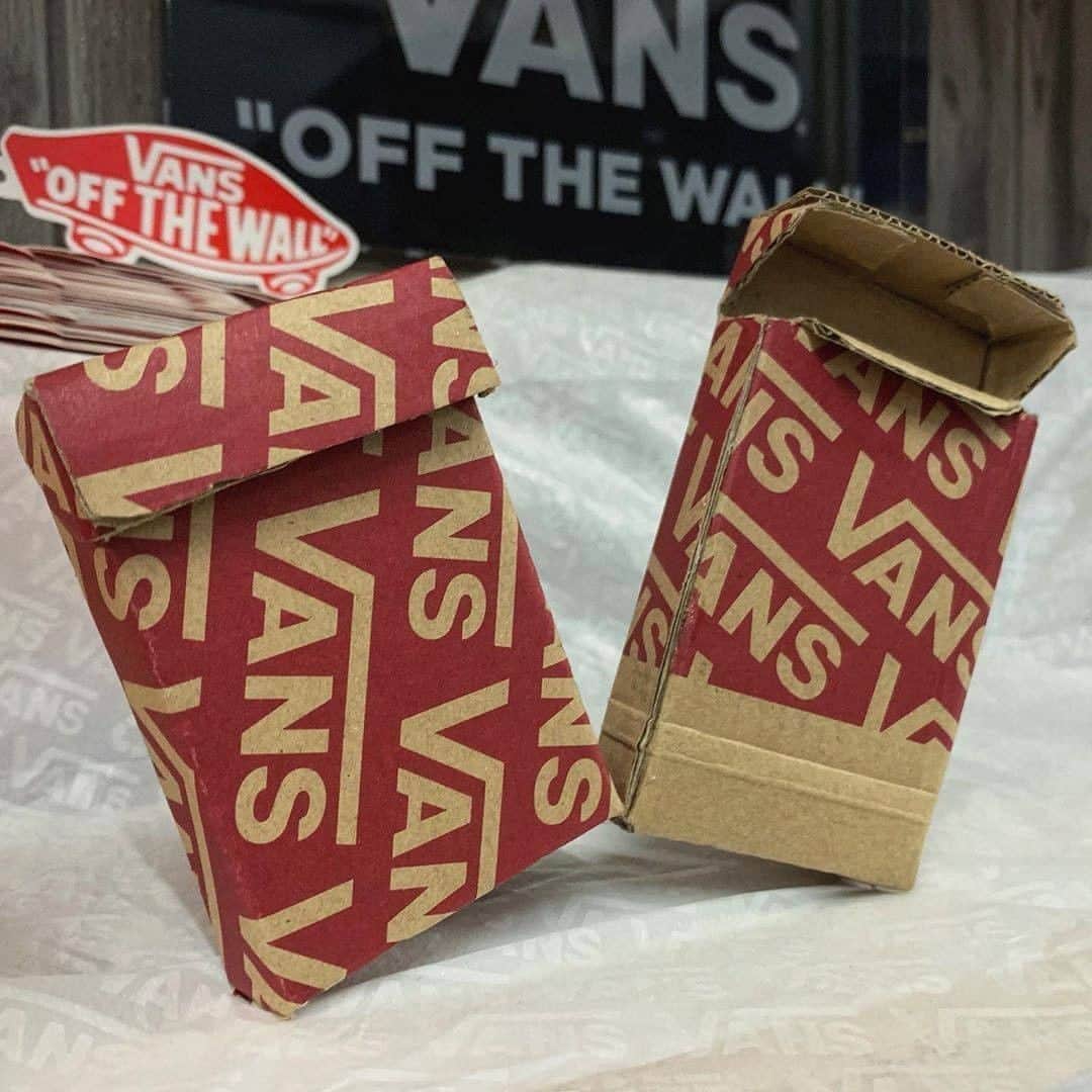Vans Philippinesさんのインスタグラム写真 - (Vans PhilippinesInstagram)「Thank you for all your creativity expressed through the Shoebox designs! There are plenty of submissions and here are the winners! We will reach out to all the #offthewallschallenge winners very soon. Stay healthy and continue to express your creativity with Vans! 📷 @lukas_cooke_ @myttttt @makizushi0723 @jbros_bmx @miikaaachan @j3mme @inskuku」6月17日 13時00分 - vansphilippines