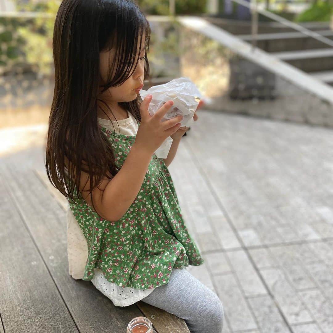 蒼井里紗さんのインスタグラム写真 - (蒼井里紗Instagram)「水曜日は幼稚園休園で、 娘の水着を買いに港北ショッピング。  お昼はベッカライ徳多朗！久しぶり。  安定のパン買いすぎ。  #ベッカライ徳多朗  #娘とデート」6月17日 13時14分 - risaoi328