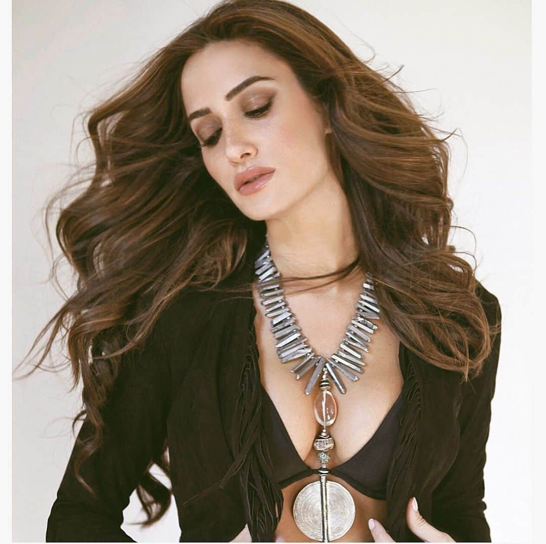 ドナ・フェルドマンのインスタグラム：「#moody #bohemianstyle by the creative wizard @itstroyjensen」