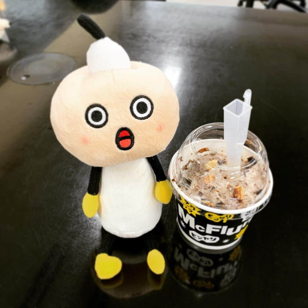 DJ AIKO 62さんのインスタグラム写真 - (DJ AIKO 62Instagram)「マックフルーリーのブラックサンダー、ザクザク食感も大満足！おやつも適宜😋  #今日もスタジオにはたわわちゃん  #たわわちゃん #DJAIKO62 #グリーティングがなくなってしばらく #京都タワー #ブラックサンダー #マックフルーリー #マックフルーリーブラックサンダー  #リピしたい #美味しかった #yum #今週もありがとうございました  #また来週」6月17日 13時46分 - djaiko62