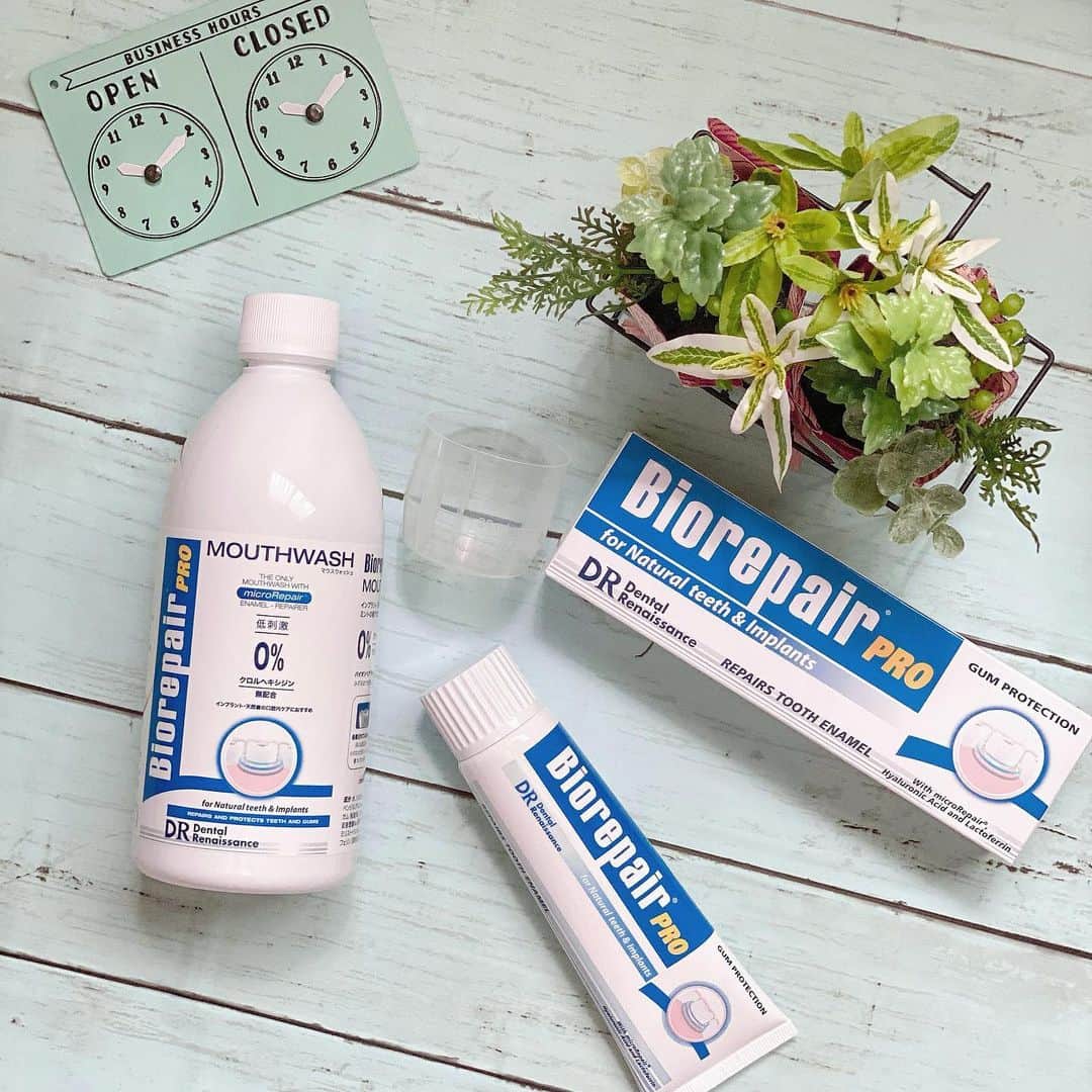 のインスタグラム：「. "Biorepair® PRO" 最近使ってる歯磨きとマウスウォッシュ🌿 . 主に歯科医院で販売されてるみたいで、 フッ素が配合されているから 歯がとってもツルツルなるの😳👏 マウスウォッシュも、 爽やかなミントの味でスッキリする😌 暫くこれをリピしたいな💟 . #BiorepairPRO #バイオリペアプロ #歯磨き粉 #マウスウォッシュ」